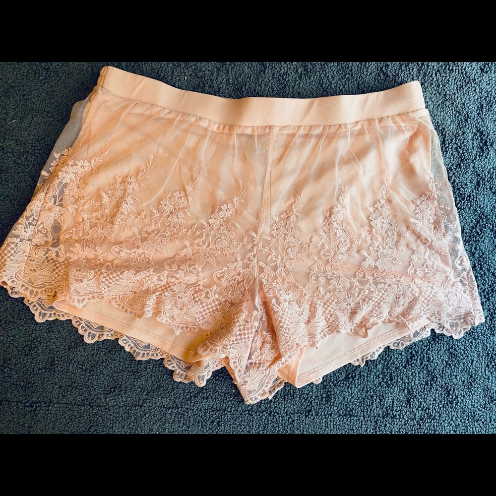 Torrid Pink laced shorts Size 2 NWT